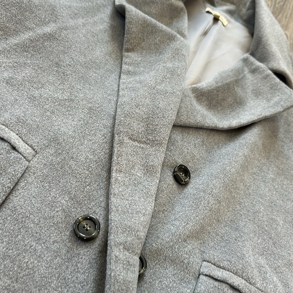 Du Paradis Gray Coat - Picture 3 of 6